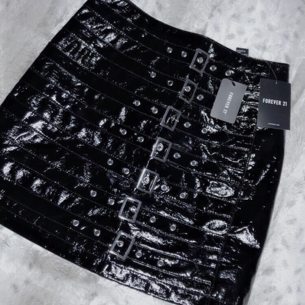 Short, black skirt
